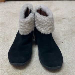 Women's Vionics Black and Cream Ankle Boots